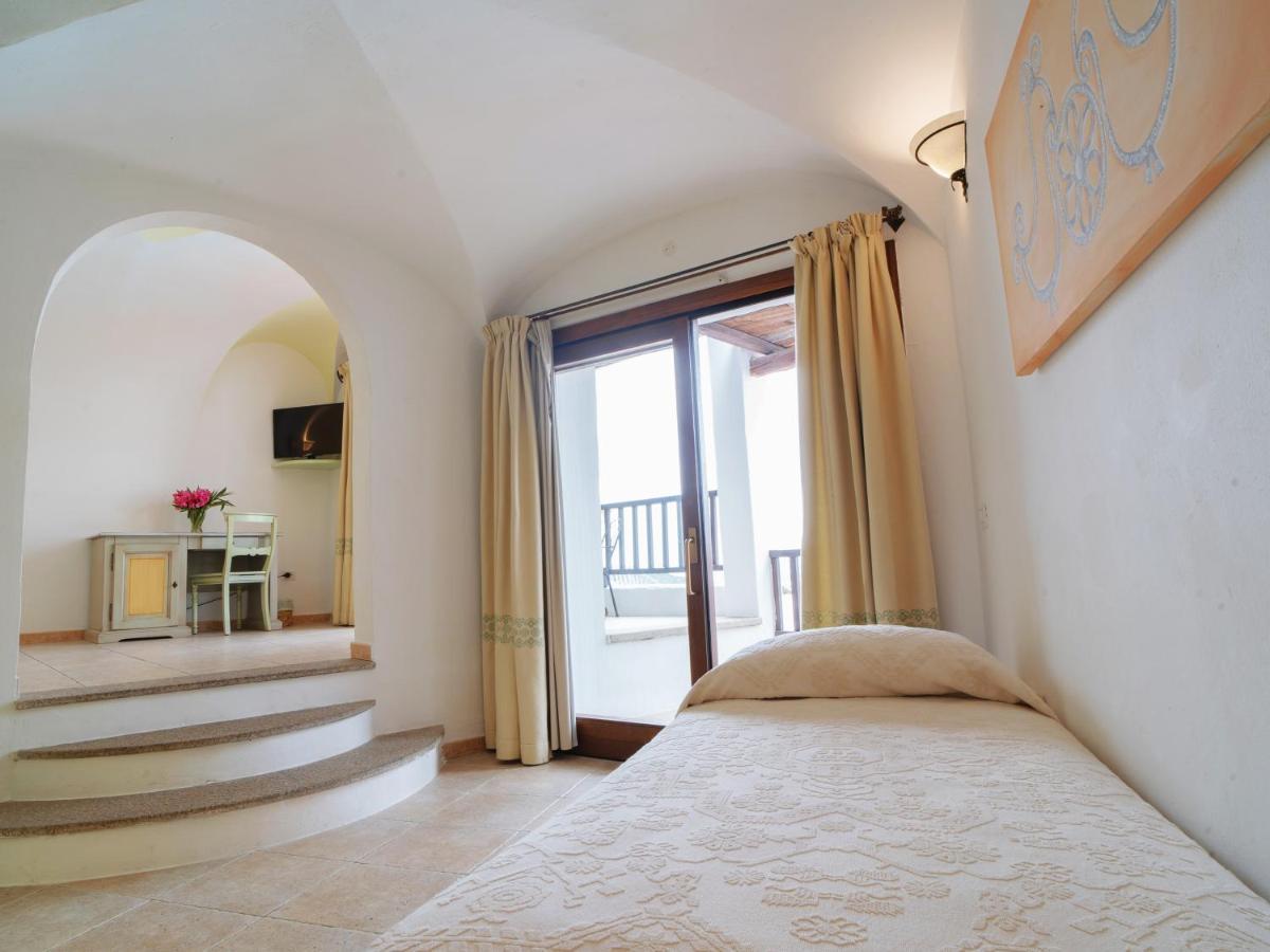 Hotel Pedra Santa Baja Sardinia Exteriör bild
