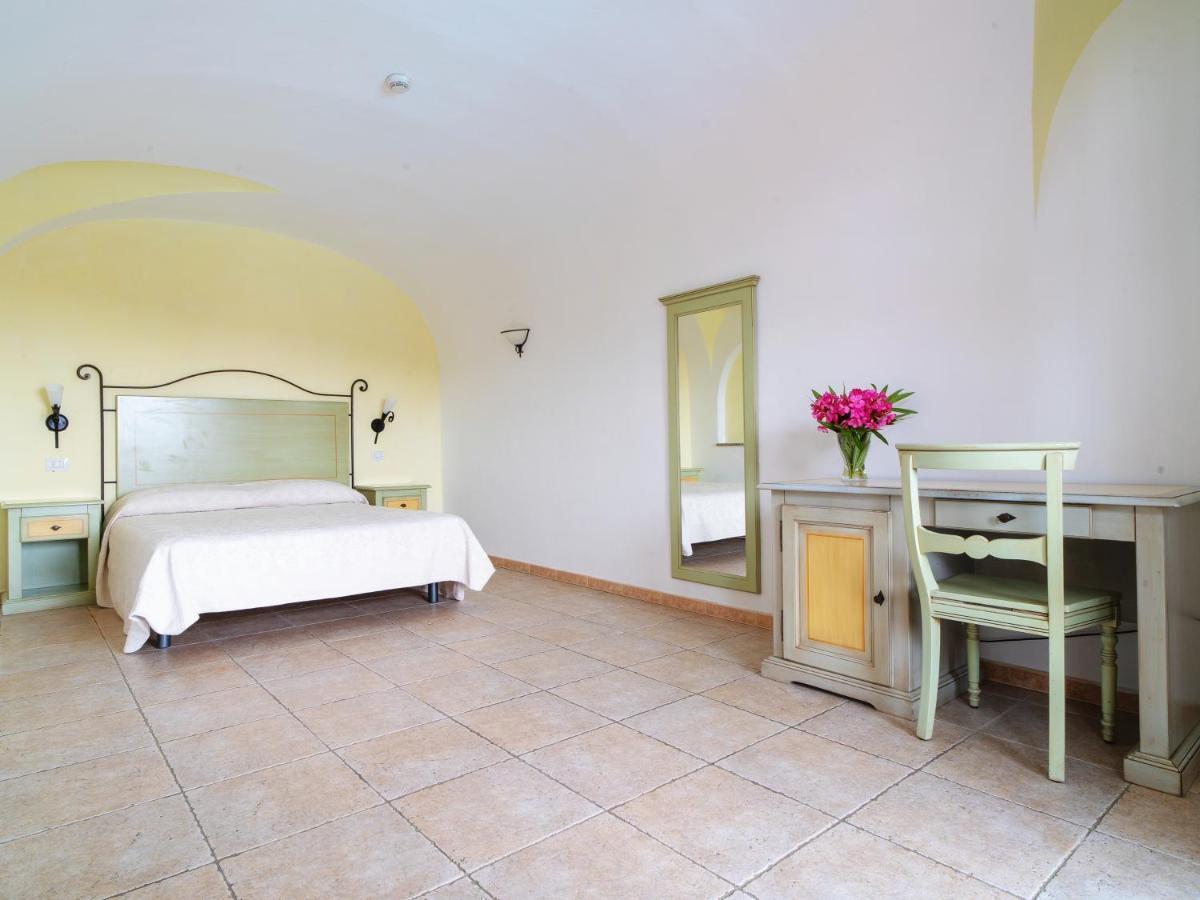Hotel Pedra Santa Baja Sardinia Exteriör bild