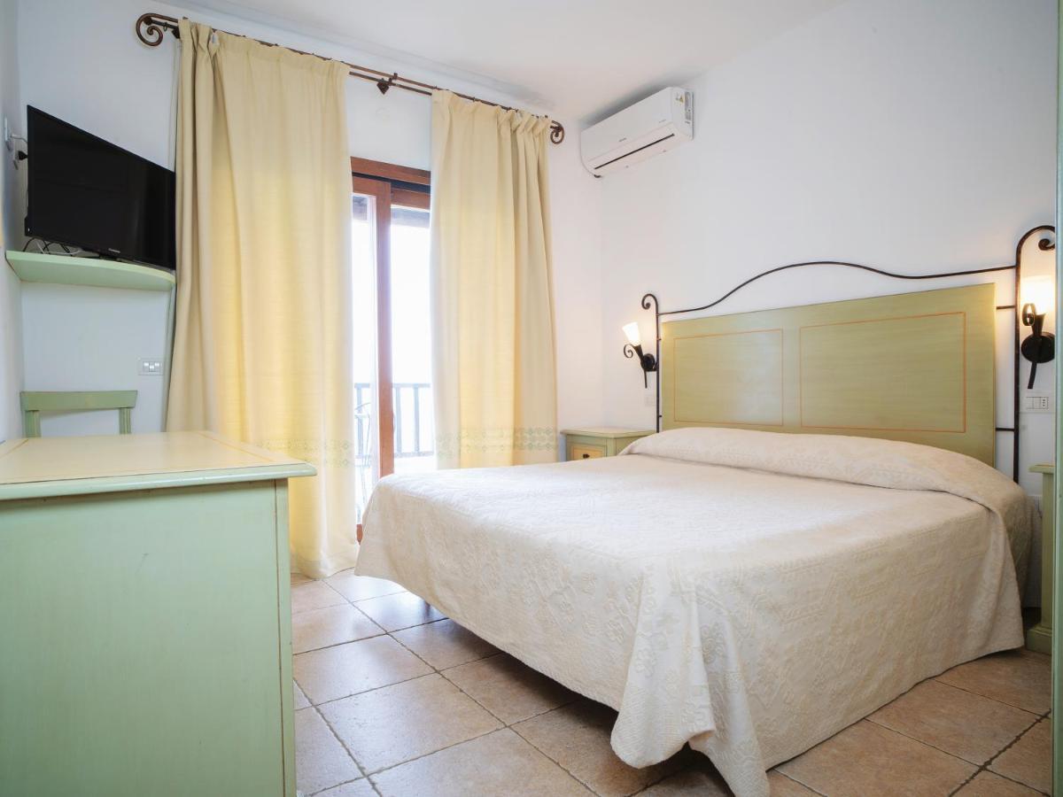 Hotel Pedra Santa Baja Sardinia Exteriör bild